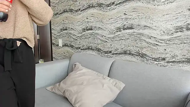 Sophi  a online show from November 17, 2025, 8:35 pm