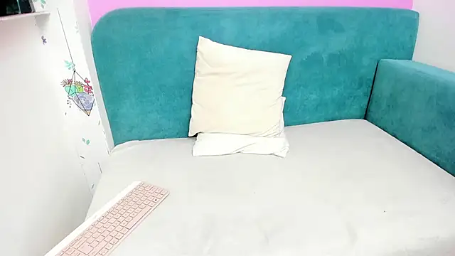 Snapshot of moon_cake chatting on January 15, 2025, 3:29 pm moon cake online show from January 15, 2025, 3:29 pm