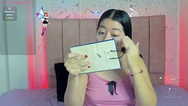 sexylaurita online show from October 8, 2025, 2:29 pm