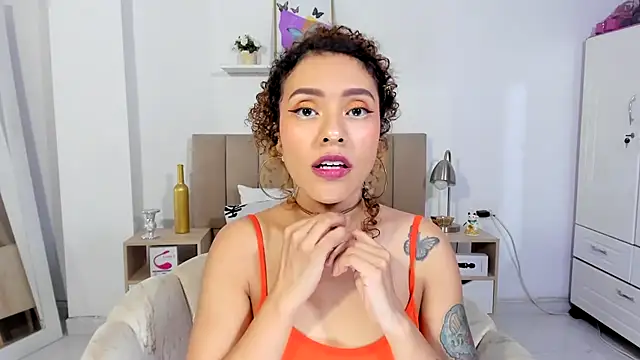 Snapshot of Zoe_Gruber chatting on June 11, 2026, 12:01 am Zoe Gruber online show from June 11, 2026, 12:01 am