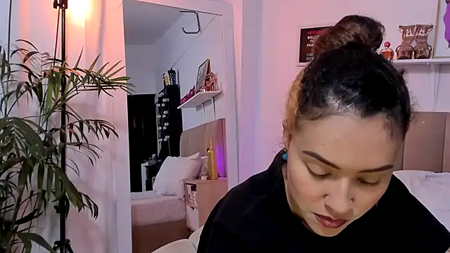 Snapshot of Zoe_Gruber chatting on November 20, 2025, 9:36 pm Zoe Gruber online show from November 20, 2025, 9:36 pm