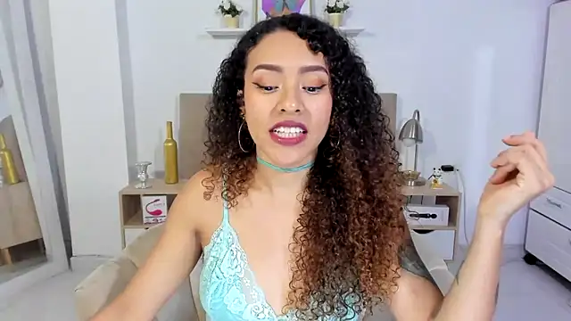 Snapshot of Zoe_Gruber chatting on June 10, 2026, 12:12 am Zoe Gruber online show from June 10, 2026, 12:12 am