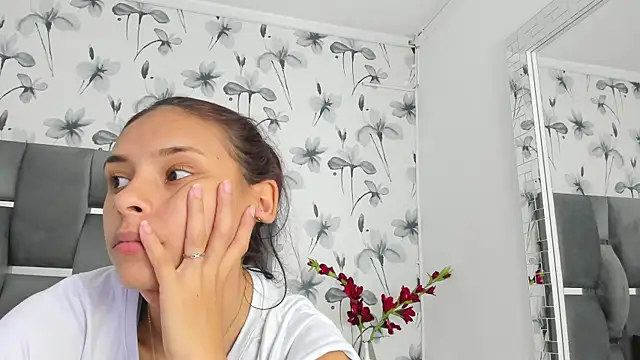 Snapshot of Ehotloveaxxx chatting on October 21, 2025, 5:45 pm Ehotloveaxxx online show from October 21, 2025, 5:45 pm