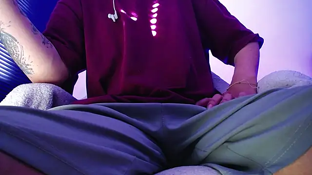 zacwatson  online show from November 1, 2025, 12:43 pm