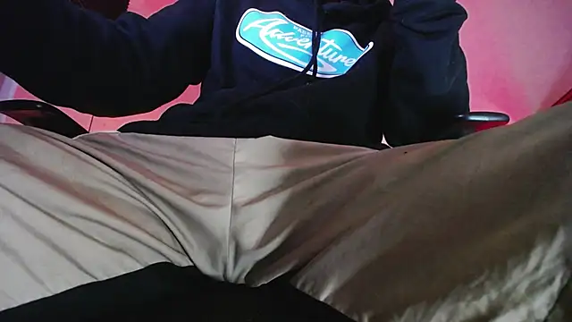 Snapshot of zacwatson_ chatting on February 7, 2026, 2:30 am zacwatson online show from February 7, 2026, 2:30 am