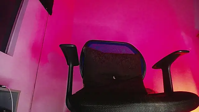 zacwatson  online show from December 18, 2025, 1:55 am