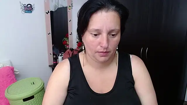 CristialJones  online show from October 8, 2025, 1:56 pm