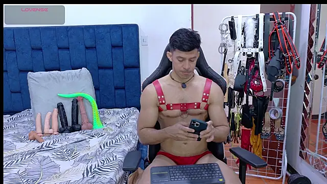 Snapshot of JoseRumbero26 chatting on July 30, 2026, 12:48 pm JoseRumbero26 online show from July 30, 2026, 12:48 pm