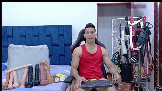 JoseRumbero26 online show from May 7, 2026, 1:43 am