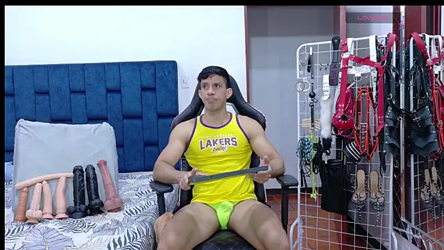 JoseRumbero26 online show from April 28, 2026, 2:27 am