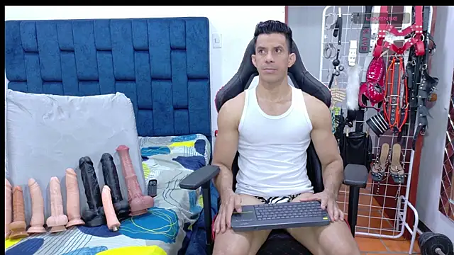 JoseRumbero26 online show from April 23, 2026, 2:18 am