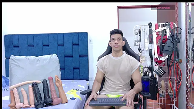JoseRumbero26 online show from May 6, 2026, 11:58 am