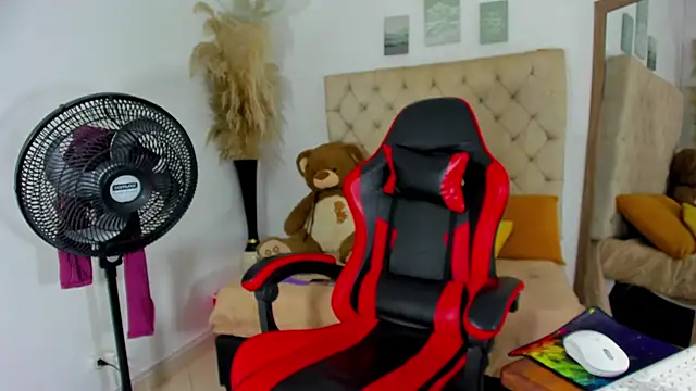 helena copper  online show from February 13, 2026, 4:34 am