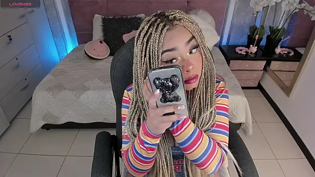 Snapshot of conny__curly chatting on November 4, 2025, 1:48 pm conny curly online show from November 4, 2025, 1:48 pm