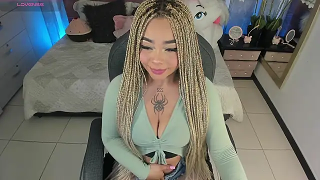 Snapshot of conny__curly chatting on November 13, 2025, 3:05 pm conny curly online show from November 13, 2025, 3:05 pm