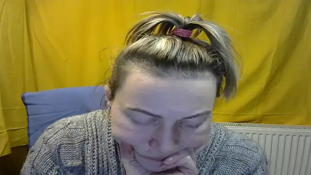 Snapshot of wLESLYMOSw chatting on February 17, 2025, 11:22 pm wLESLYMOSw online show from February 17, 2025, 11:22 pm
