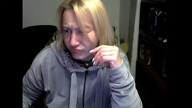 Snapshot of wLESLYMOSw chatting on April 22, 2026, 5:53 pm wLESLYMOSw online show from April 22, 2026, 5:53 pm