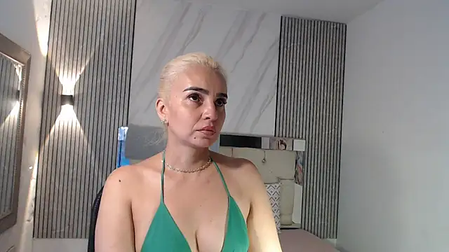 Snapshot of ashley__tylor chatting on August 3, 2026, 6:47 pm ashley tylor online show from August 3, 2026, 6:47 pm