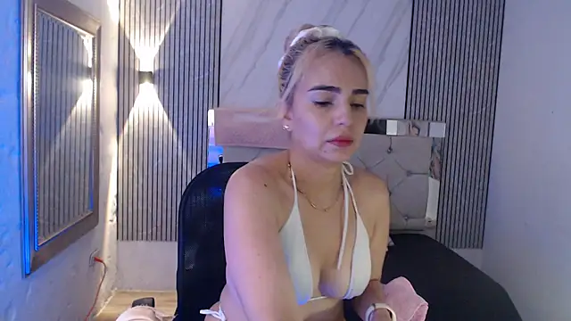 Snapshot of ashley__tylor chatting on June 28, 2026, 7:20 pm ashley tylor online show from June 28, 2026, 7:20 pm
