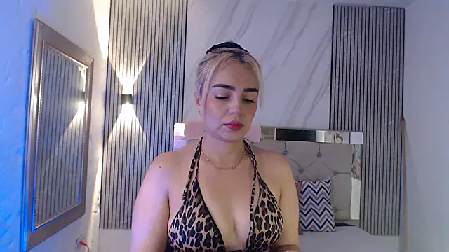 Snapshot of ashley__tylor chatting on June 18, 2026, 4:56 pm ashley tylor online show from June 18, 2026, 4:56 pm