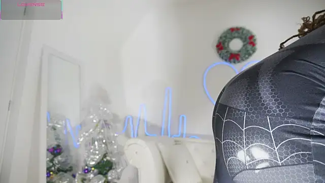 EmmaSanzz  online show from November 30, 2025, 11:44 am