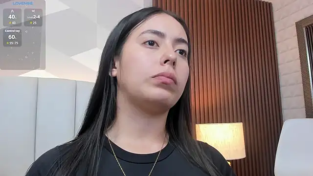 Julietasantos   online show from May 7, 2026, 6:22 pm