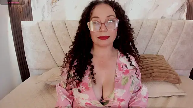 Snapshot of pamela_bell chatting on June 4, 2026, 5:39 pm pamela bell online show from June 4, 2026, 5:39 pm