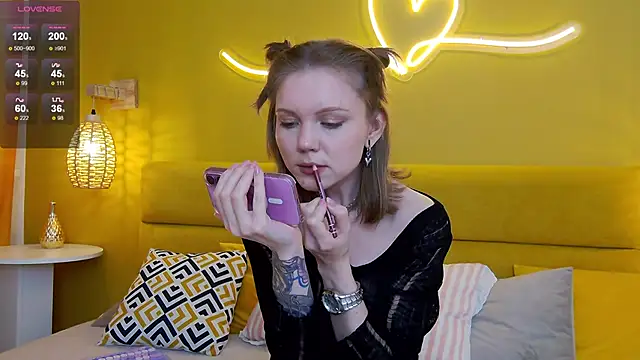 Snapshot of lessysweety chatting on October 16, 2025, 3:26 am lessysweety online show from October 16, 2025, 3:26 am