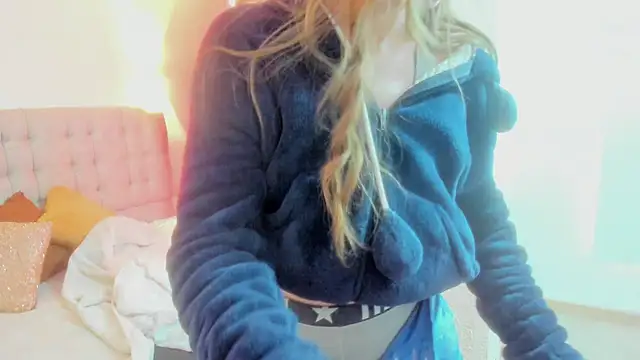 Carolina hernandez22 online show from October 22, 2025, 12:26 pm