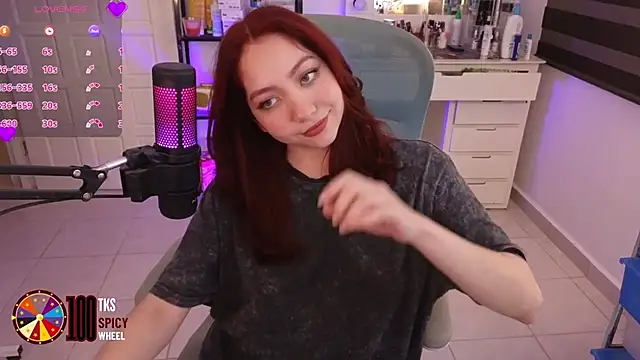 Snapshot of LilyVelvett chatting on February 6, 2026, 4:19 am LilyVelvett online show from February 6, 2026, 4:19 am