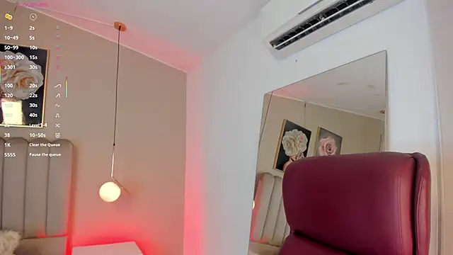 Emma Thompsson online show from November 4, 2025, 1:31 am