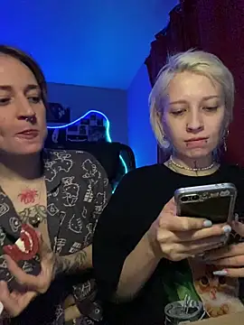 Snapshot of Dooubletroublee chatting on December 16, 2025, 1:21 am Dooubletroublee online show from December 16, 2025, 1:21 am