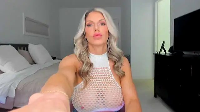 Kymmmy online show from June 14, 2026, 7:37 pm