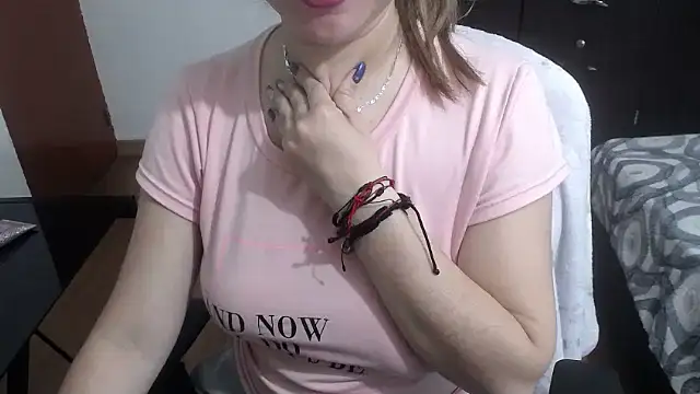 Luna girlhot  online show from February 8, 2025, 4:36 am