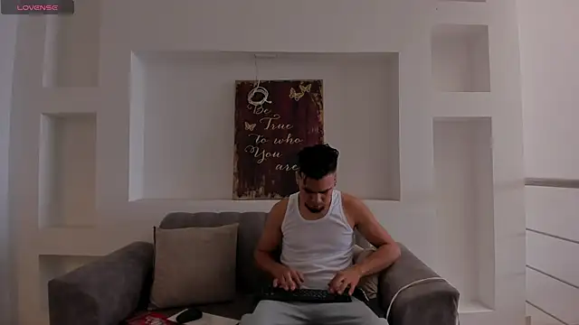 PittAndLunaa online show from March 8, 2026, 12:41 pm