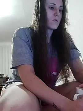 Snapshot of emeli_moon chatting on October 19, 2025, 9:28 pm emeli moon online show from October 19, 2025, 9:28 pm