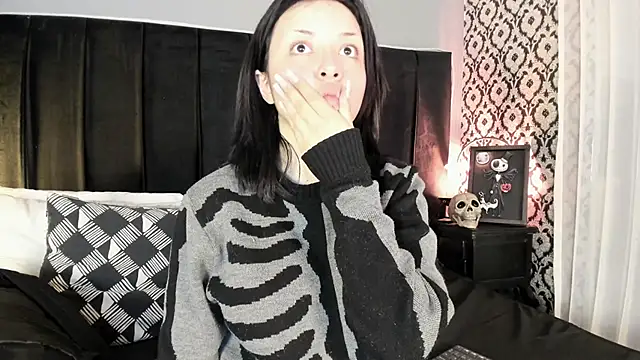Snapshot of Adeelinee chatting on April 17, 2026, 4:43 pm Adeelinee online show from April 17, 2026, 4:43 pm