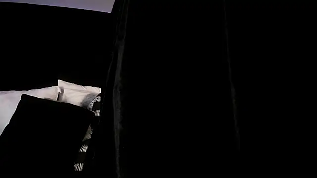 Snapshot of Adeelinee chatting on February 11, 2026, 8:09 pm Adeelinee online show from February 11, 2026, 8:09 pm