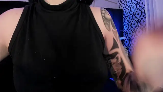 Snapshot of Adeelinee chatting on December 4, 2025, 7:46 pm Adeelinee online show from December 4, 2025, 7:46 pm