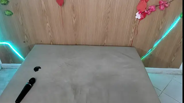 jenelotizz06 online show from October 15, 2025, 12:53 am