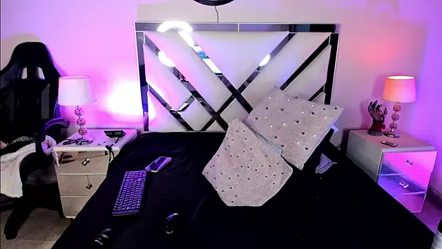 AnyyJones online show from October 19, 2025, 11:46 am