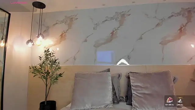 LeaThompson online show from November 13, 2025, 10:35 pm