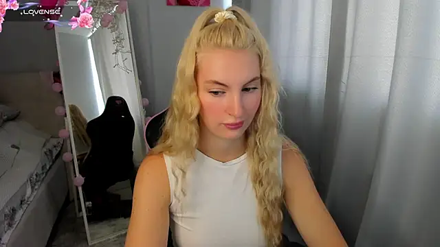 Snapshot of Kimmy_powell chatting on July 13, 2026, 4:23 am Kimmy powell online show from July 13, 2026, 4:23 am