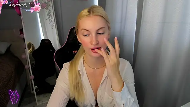 Snapshot of Kimmy_powell chatting on June 30, 2026, 4:01 am Kimmy powell online show from June 30, 2026, 4:01 am
