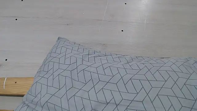 Snapshot of CRISTIINA37 chatting on November 23, 2025, 1:10 pm CRISTIINA37 online show from November 23, 2025, 1:10 pm