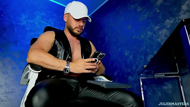 juliusmasters online show from May 4, 2026, 8:11 pm