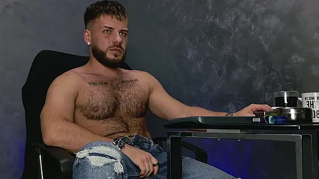 juliusmasters online show from December 1, 2025, 8:10 pm