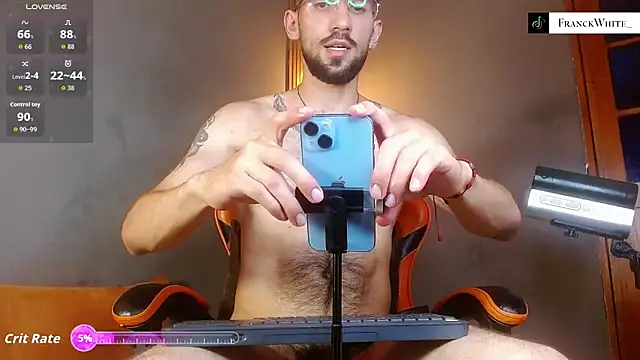 Snapshot of Mr_WhiteCock chatting on June 26, 2026, 3:23 am Mr WhiteCock online show from June 26, 2026, 3:23 am