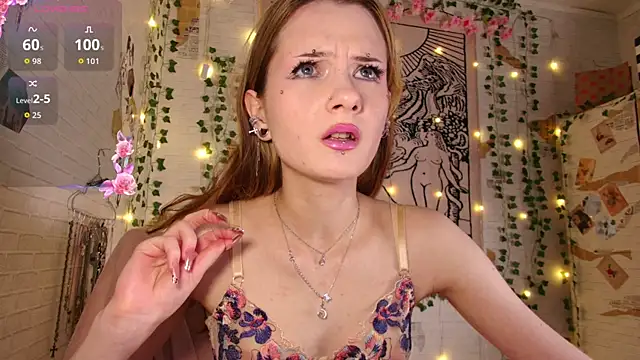 Snapshot of summerhazeee chatting on November 2, 2025, 5:29 pm summerhazeee online show from November 2, 2025, 5:29 pm