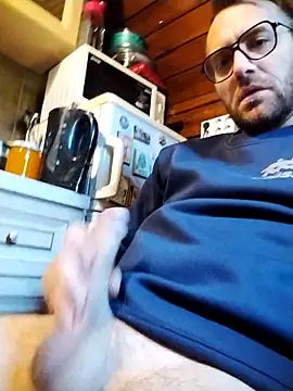 Snapshot of tomee83 chatting on November 1, 2025, 7:35 am tomee83 online show from November 1, 2025, 7:35 am